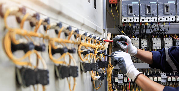 Professional Electrician technician working in Chenoa, IL